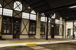 Presentación sobre la historia del ferrocarril en la Argentina en la Estación Dock Central del Puerto La Plata