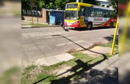 Accidente entre colectivo y moto en Montevideo y 34