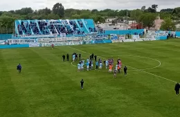 Villa San Carlos goleó a Dálmine con un doblete de Salinas, que anunció su retiro