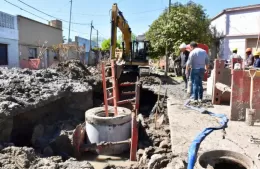 Solicitan circular con precaución por obra de colector cloacal sobre calle 173