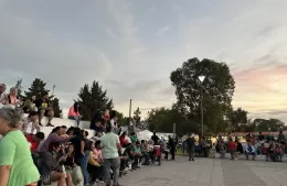 Gran cierre de los Domingos de Folclore en la Plaza 17 de Octubre