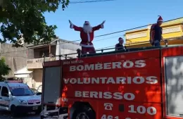 Comienza el recorrido de los bomberos junto a Papá Noel