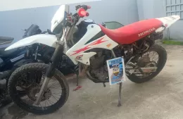 Circulaban en una moto robada y los acusar de intentar robar otra