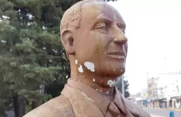 A días del homenaje a Perón, reclaman la restauración del busto ubicado en Montevideo y 10