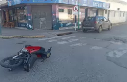 Dos hombres heridos tras un accidente entre un auto y una moto