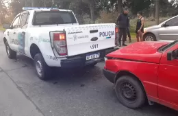 Choque entre una patrulla y un Fiat Duna