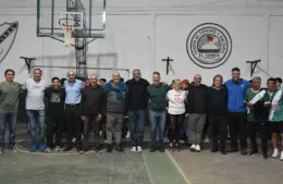 Entrega de kits deportivos para el Club El Carmen