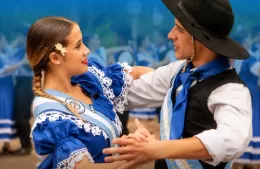 Las calles se llenan de tradición para celebrar al folklore y a la Patria