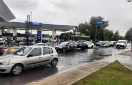 Bloqueo en los accesos de las estaciones de servicio: no hay gas y los taxistas esperan soluciones