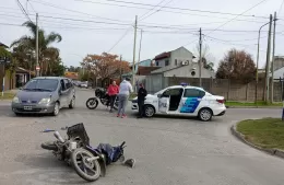 Choque entre moto y auto en 9 y 150