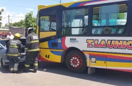 Accidente de tránsito en Ensenada: intervención de los Bomberos Voluntarios