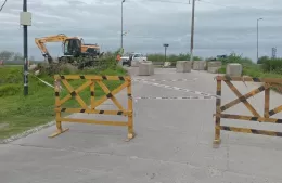 Por obras, cortan al tránsito el puente que conecta las avenidas 30 y 66