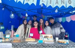 Alumnos de las escuelas secundarias se hicieron presentes en la Fiesta del Vino recaudando fondos