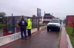 12 evacuados y calles anegadas en distintos barrios