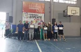 Entrega de diplomas a los alumnos de escuelas deportivas y talleres municipales