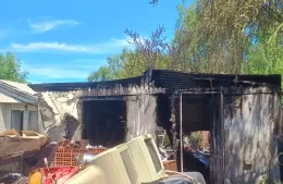 Incendio y destrucción total de una vivienda en calle 132